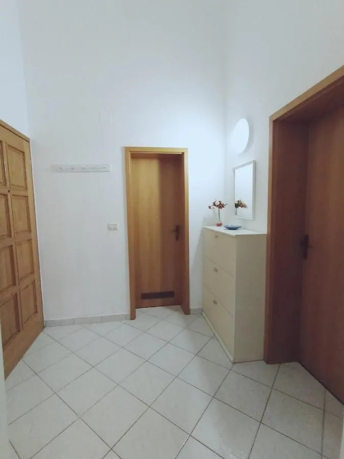 אומאג Apartment Anita